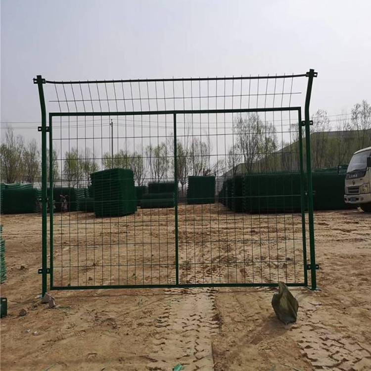 安阳篱笆防护网硕翔浸塑公路护栏网车间隔离铁丝网