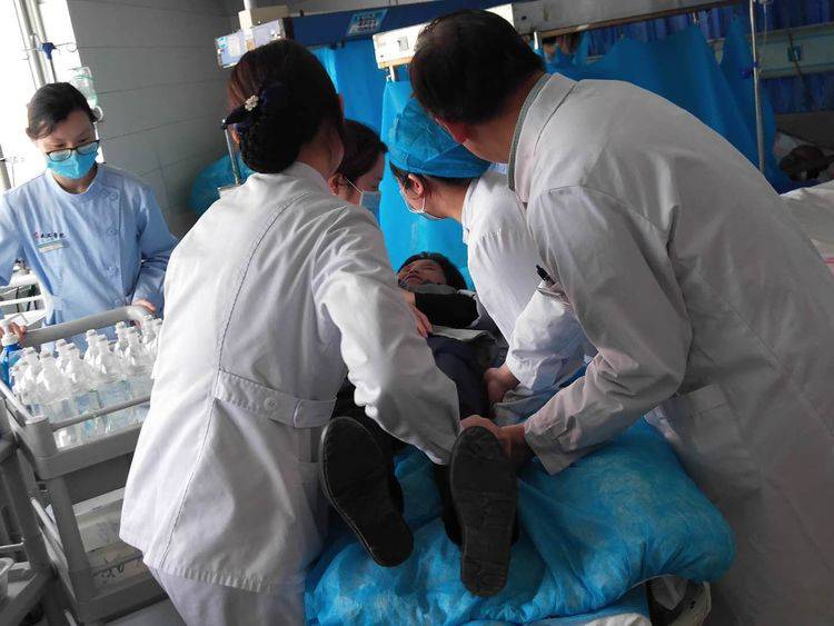 北京长途跨省护送-救护车接送转院出院-全国联网