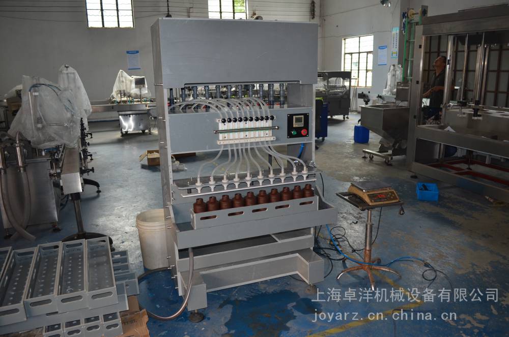 2023上海厂家供应重力式液体灌装机矿泉水灌装机香油灌装机