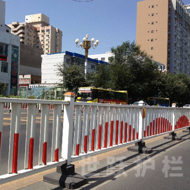 新乡道路护栏制作新乡市政道路护栏生产厂家市政道路护栏