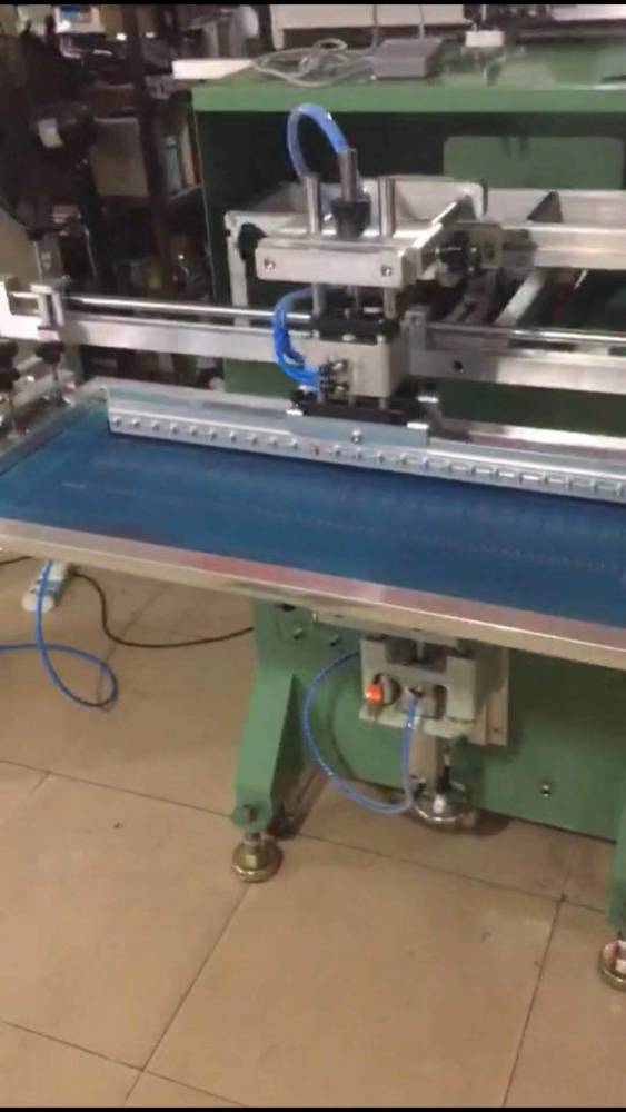 汕尾啤酒箱塑料箱平面丝印机厂家伺服丝印机