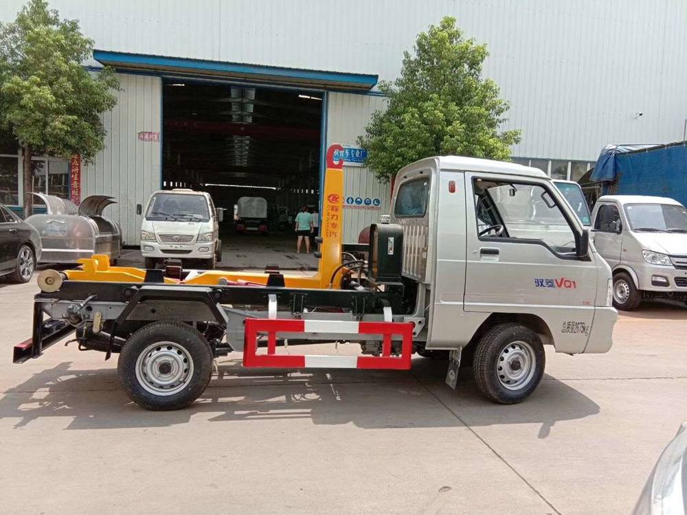 环卫勾臂垃圾车 福田3方勾臂垃圾车年底促销