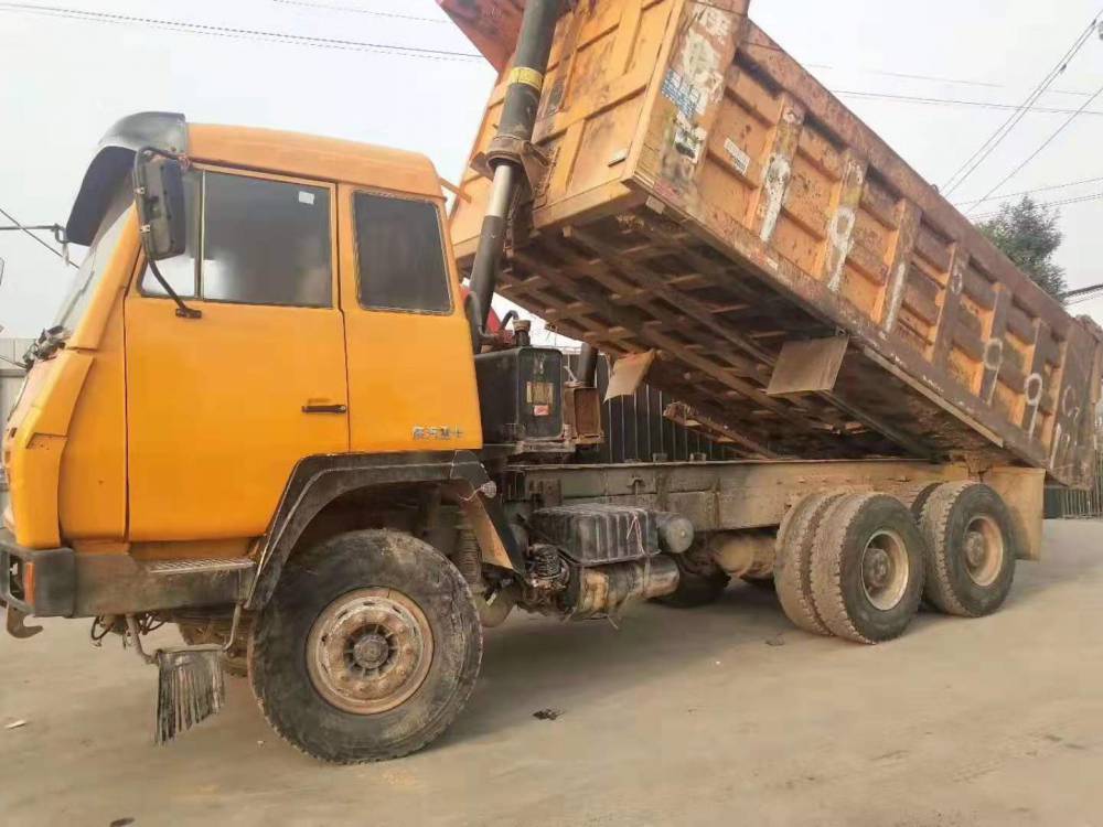 供应多台 **后八轮翻斗车 340马力