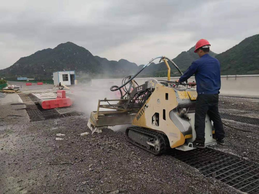 高压水破碎混凝土机器图片