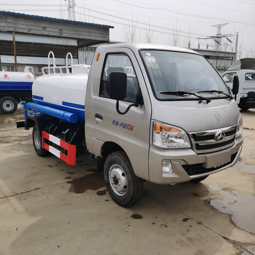 内蒙古蓝牌洒水车 六轮洒水车 小型喷洒车