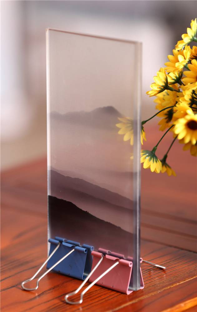夹丝玻璃是什么 夹丝u型玻璃长期供应 誉华夹丝玻璃供应商