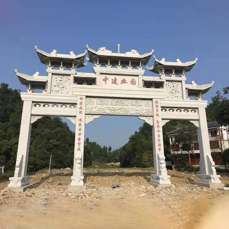 供应仿古石牌坊农村景区寺庙花岗岩石门楼摆件三门七楼大型雕塑定做