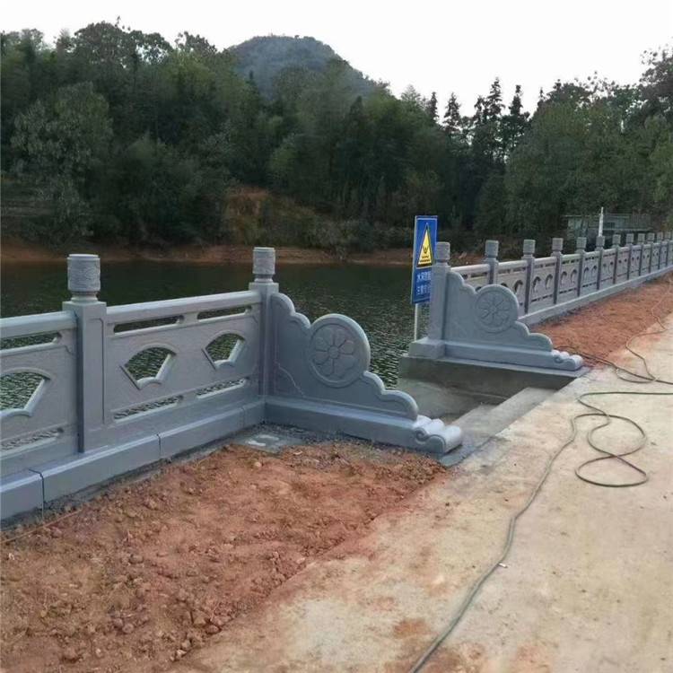 混凝土仿石栏杆水泥仿石护栏桥梁栏杆河道景观护栏