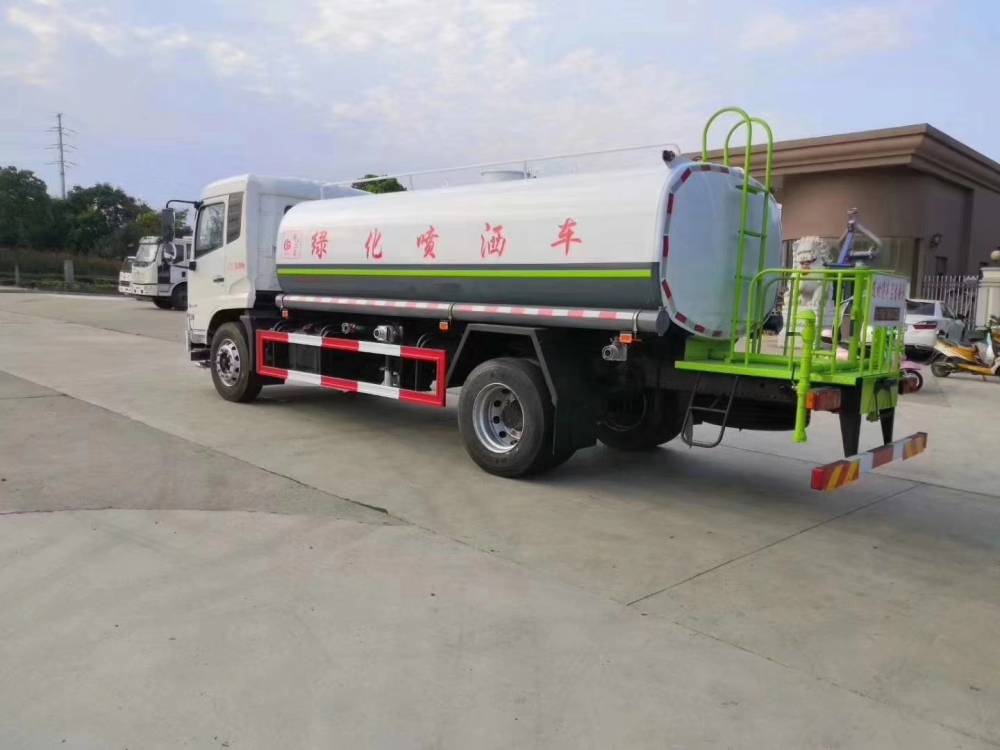 东风多利卡洒水车报价 7吨洒水车 环保绿化洒水车