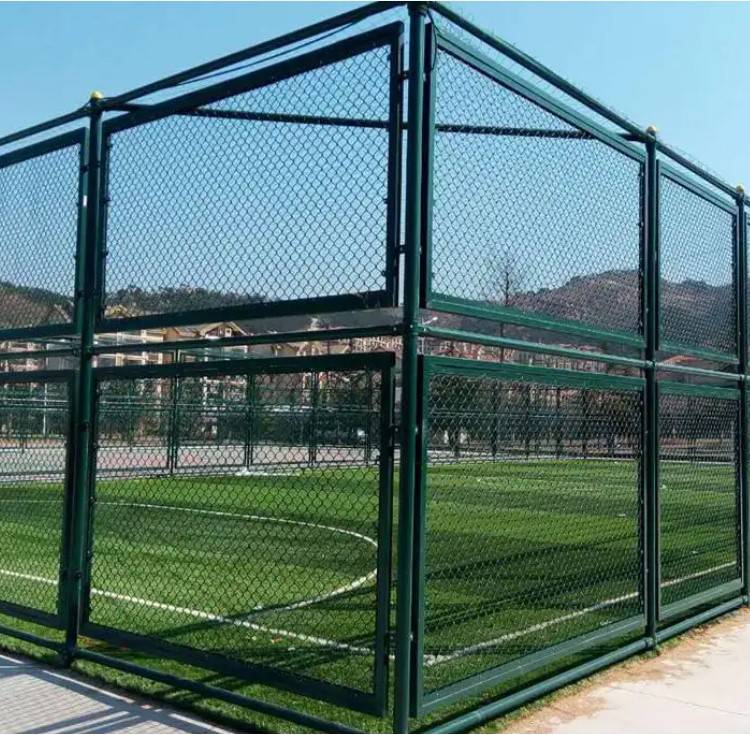体育场球场围栏网足球场围网篮球场围栏包塑勾花菱形护栏网铁丝网