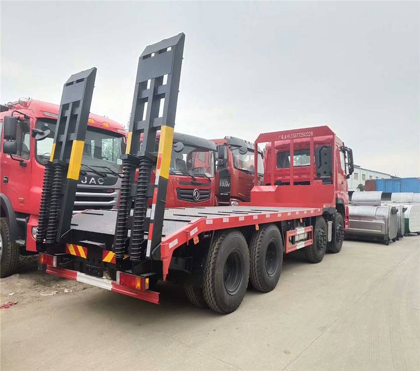 經典車型東風前四後八_黃金動力拖車_332型挖機拖車_海量現車銷售