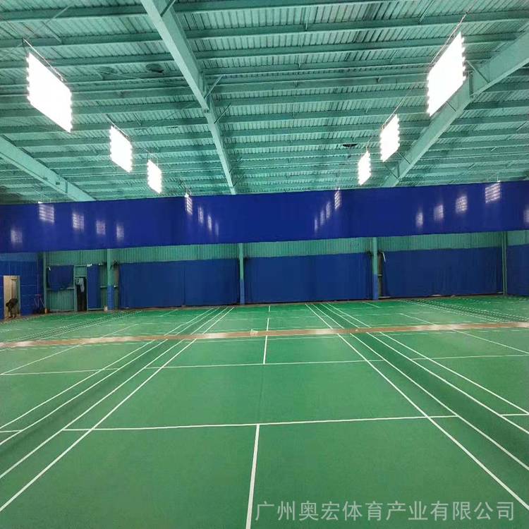 活动羽毛球塑胶地板，跟上级申请建活动中心场地羽毛球场地