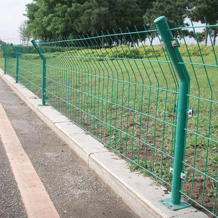 供应公路隔离栅栏道路防护网养殖圈地围栏网