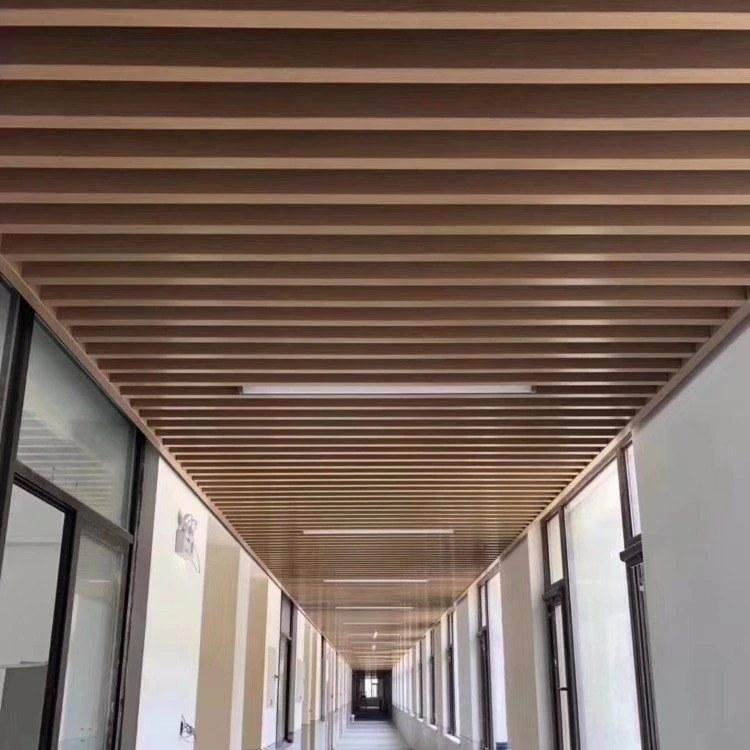木纹铝方通 弧形吊顶U型格栅隔断铝型材幕墙造型装饰材料