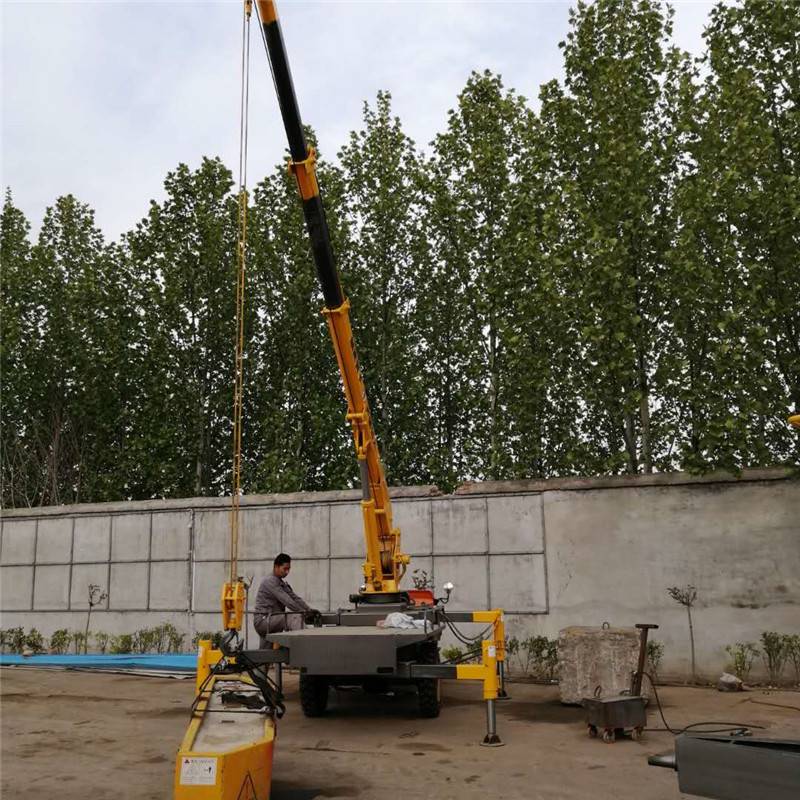 三轮吊随车吊机三轮车加装吊机体积小适用于小空间作业