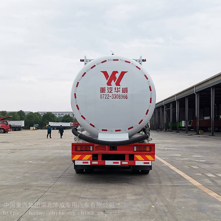 伊犁重汽品牌干粉砂浆车图片大全