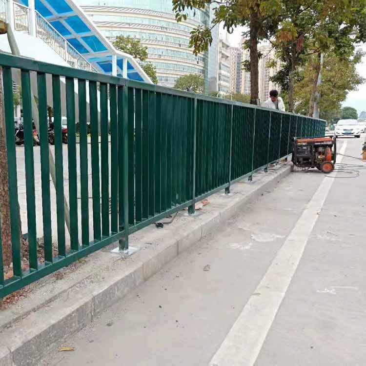 惠州湾区道路交通栏杆 市政京式隔离栅 人行道护栏
