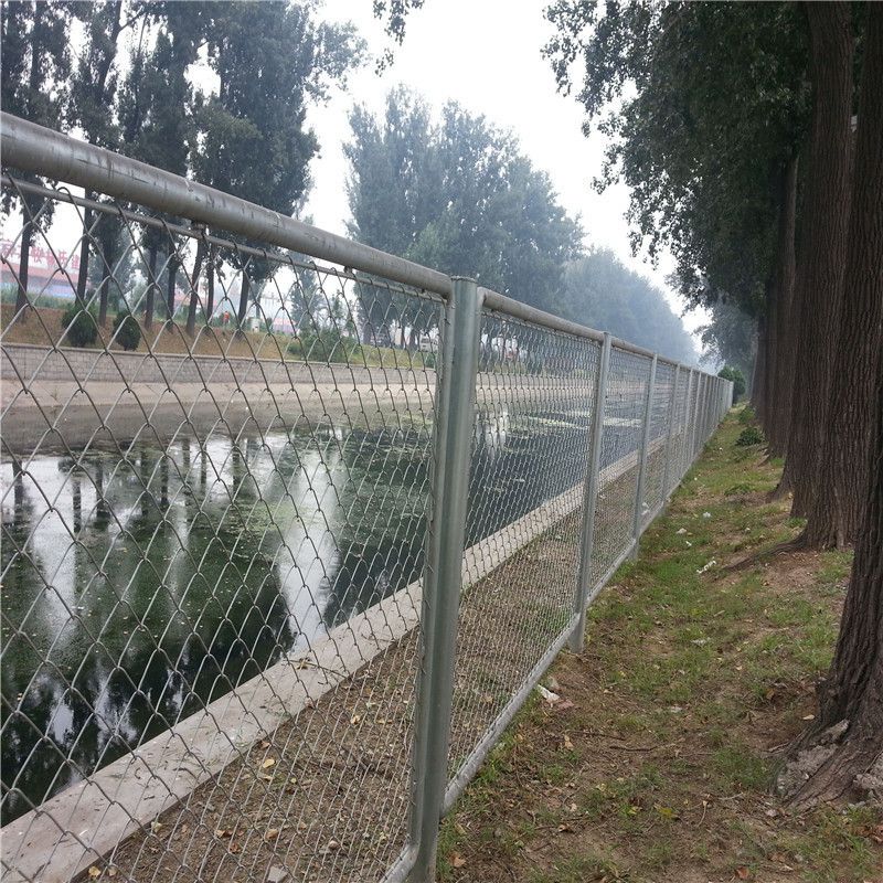 水库隔离围栏网河道围栏防护网金属浸塑隔离网