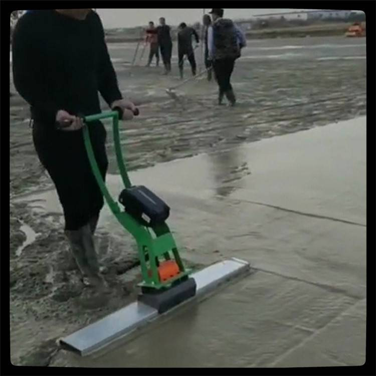 锂电振平尺混凝土地面振平尺充电式地面震动尺水泥地面刮平尺