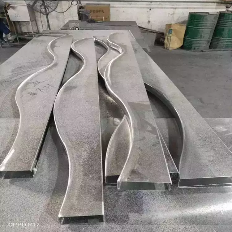 铝板焊接弧形方通木纹铝方通异形吊顶加工定制欧百得
