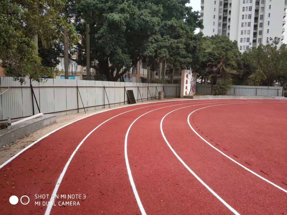 400米塑胶跑道多少钱一平方 400米塑胶跑道翻新多少钱一平方