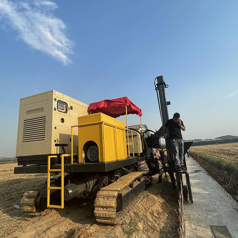 農(nóng)田水溝滑膜機價格高速公路排水溝防撞墻鋼制履帶挖機滑膜成型機