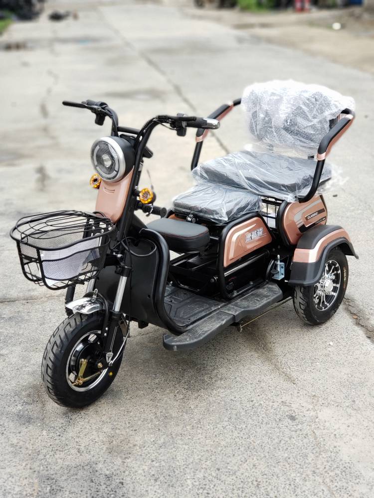 供应 老年休闲电动三轮车 大功率电机 前后移动座椅