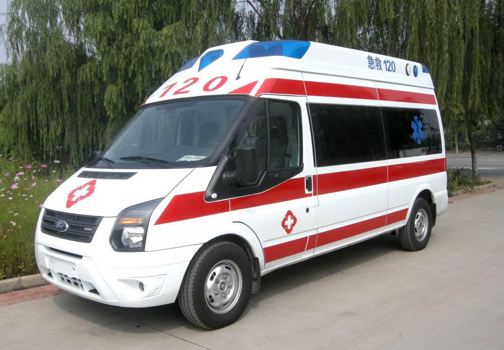北京长途跨省护送-私人救护车电话-设备齐全随车医护