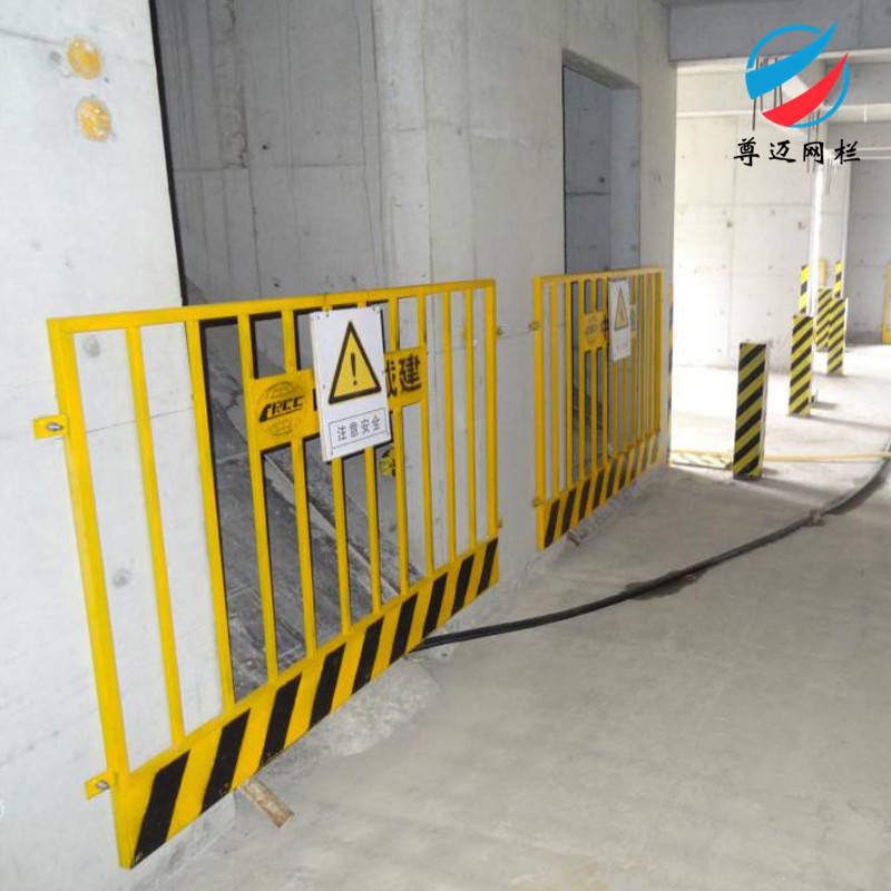 昆明厂家供应黄黑基坑护栏建筑工地钢管防护栏杆施工临边防护网隔离栏