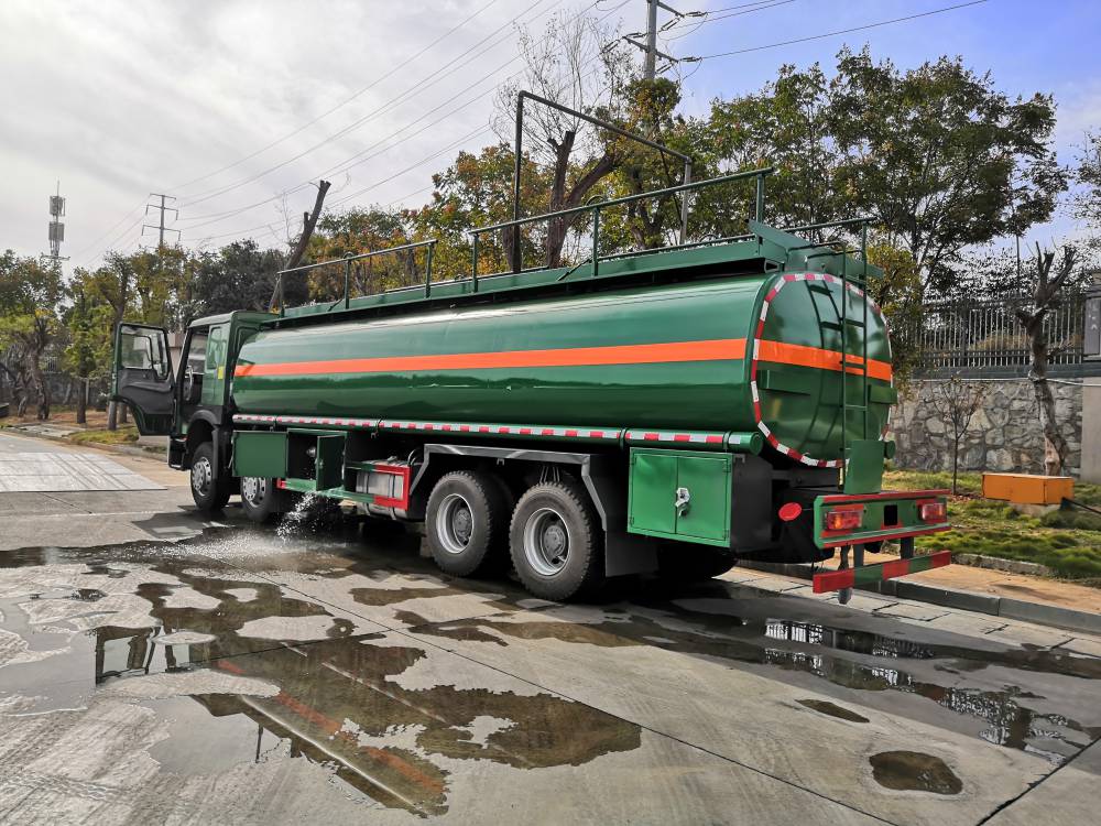 外貿型30噸油槽車 重汽豪沃前四後八國三25噸出口油罐車