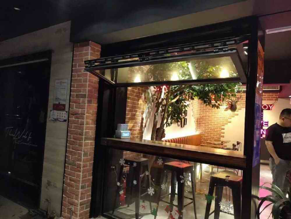 泉州奶茶店上折窗金房顶铝合金上下折叠窗