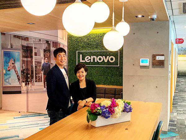 台湾联想环球科技股份有限公司 董事长 曾诗婷（右），台湾联想***地产经理 王允昊（左）