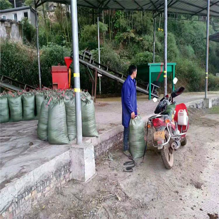 河南-有机肥生产设备照片-槽式翻堆机有哪些 有机肥设备制作工艺