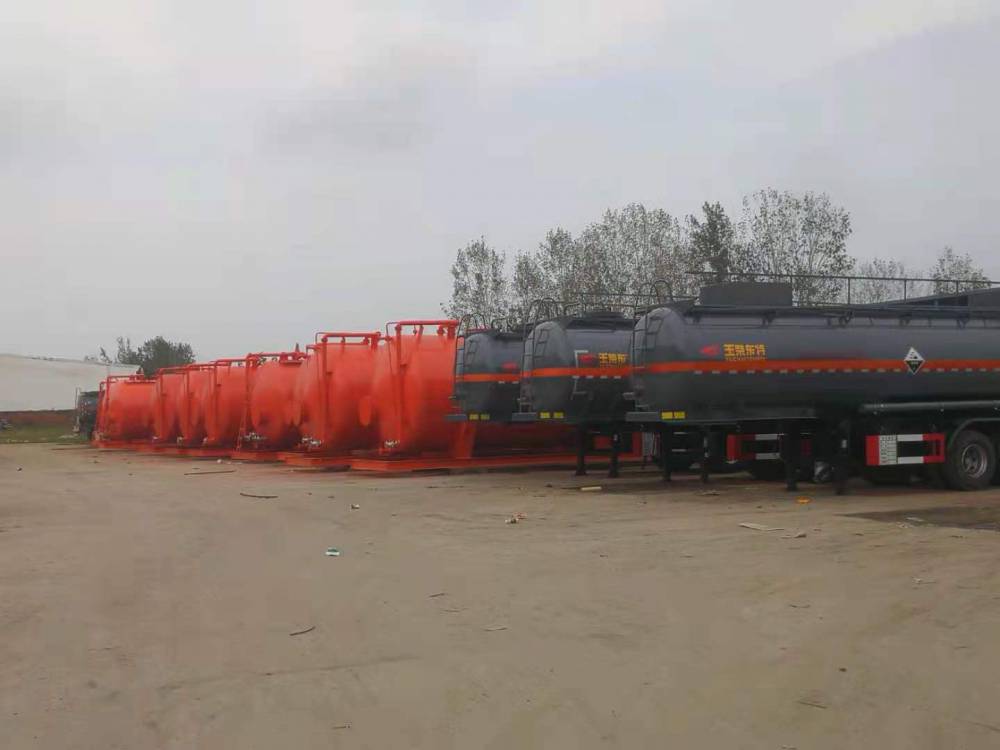 新疆DTA9400GFW次氯酸钠运输半挂车液体罐车
