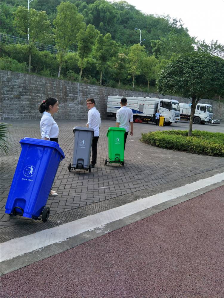崇州市垃圾桶厂家直销盖垃圾桶