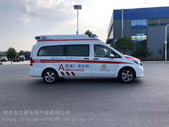 国六奔驰新威霆救护车_监护型设备齐全救护车