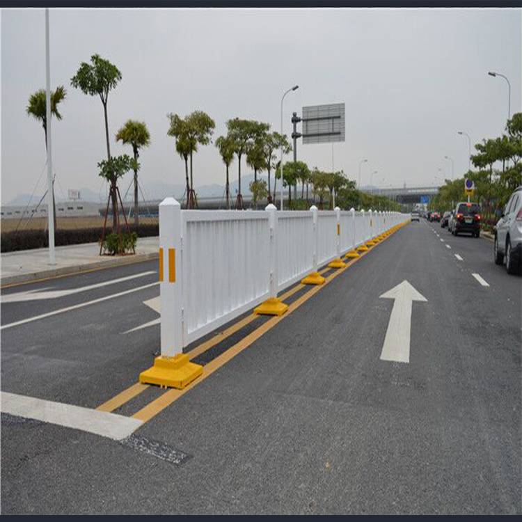 海南本地市政护栏厂家儋州马路中央京式护栏价格交通道路隔离护栏