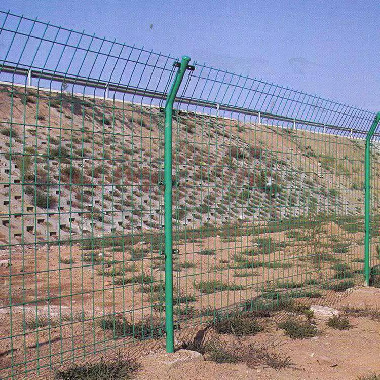 云南护栏网直销18米高草绿色边防飞机场铁路防护网