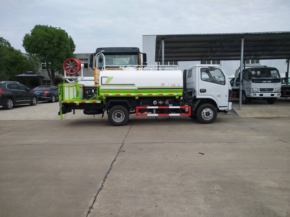 clw5070gssd6型洒水车 5t高压水炮洒水车