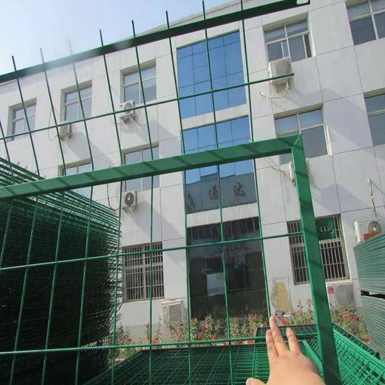 亳州草坪护栏网定制浸塑围栏定做硕翔低碳钢丝隔离网厂家