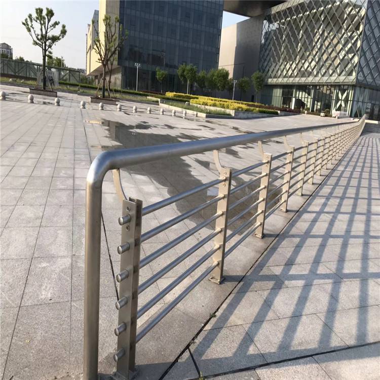 316不锈钢栏杆 正宗304不锈钢护栏 图片