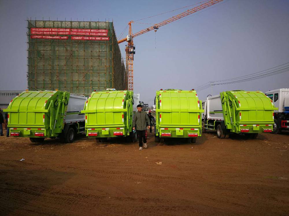 西藏昌都边坝5方蓝牌压缩式垃圾车东风包上户