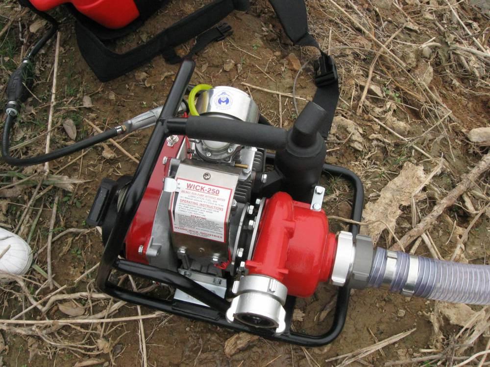 加拿大WICK250便携高压接力消防水泵 高远程森林灭火水泵 背负式山林泵 森林消防便携式接力水泵