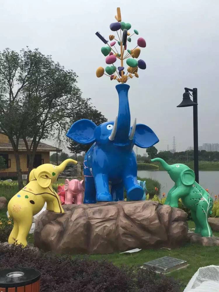广东玻璃钢卡通动物雕塑定制 中国供应商