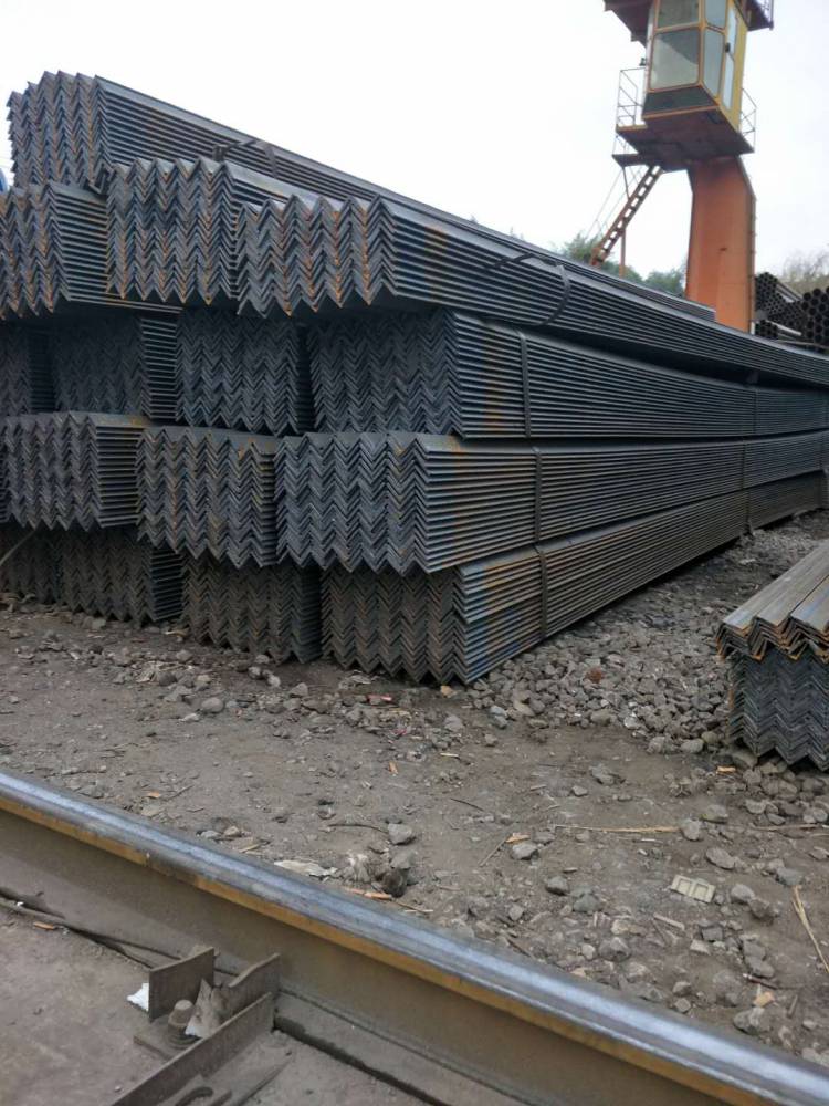 云南角钢多少钱一吨  迪庆角钢厂家 迪庆角钢市场行情
