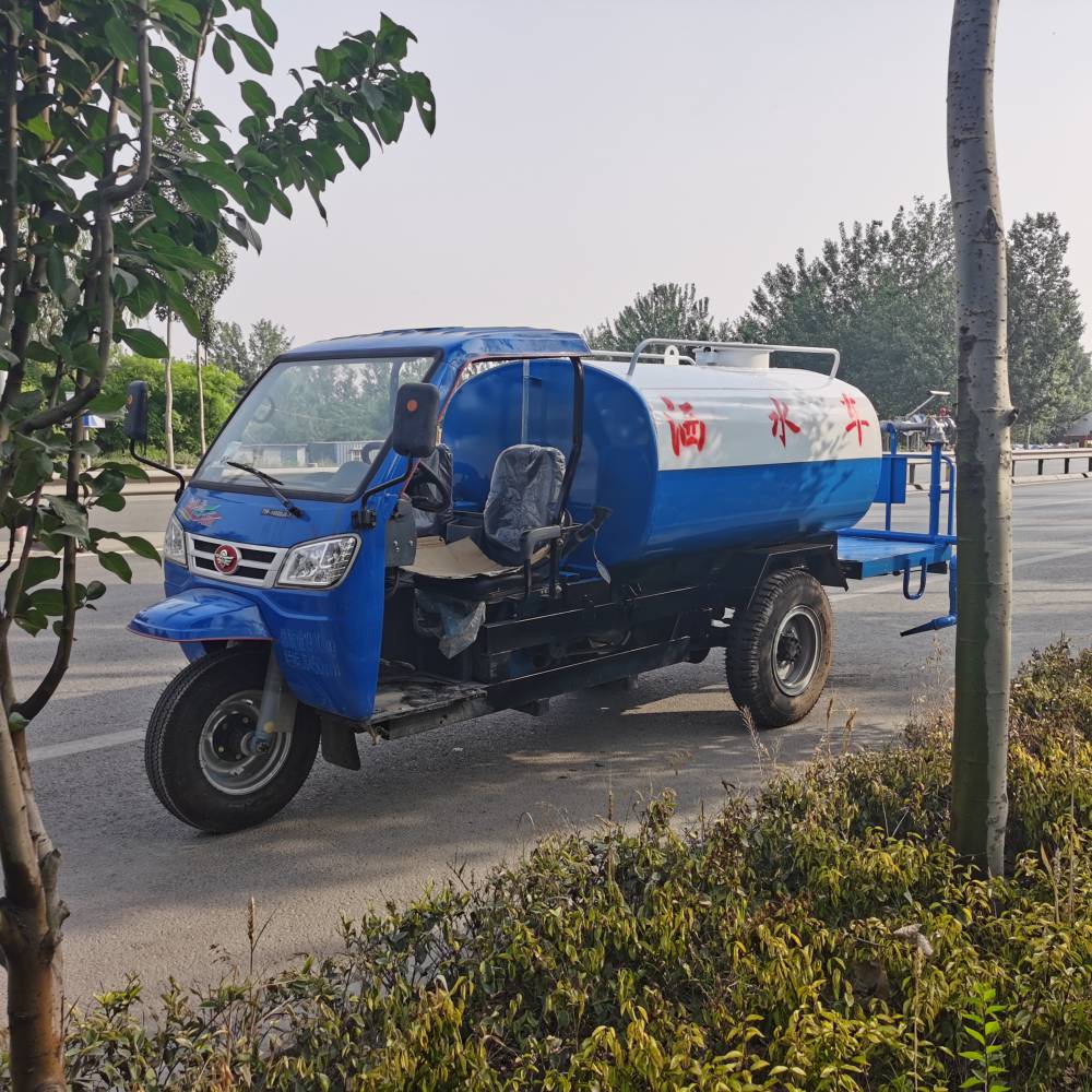 吉林三轮洒水车小型喷洒车工地雾炮抑尘车