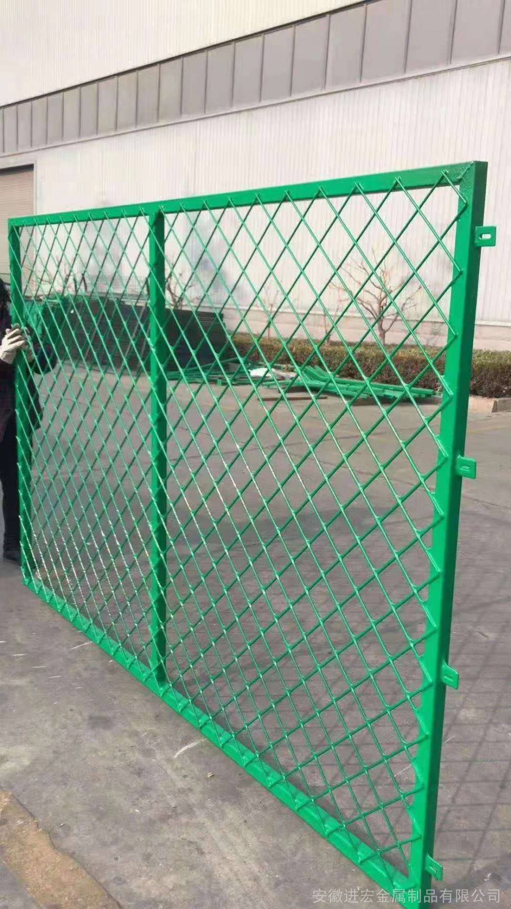 工厂批发桃柱形护栏网绿化带隔离网圈地护栏网养殖围栏网