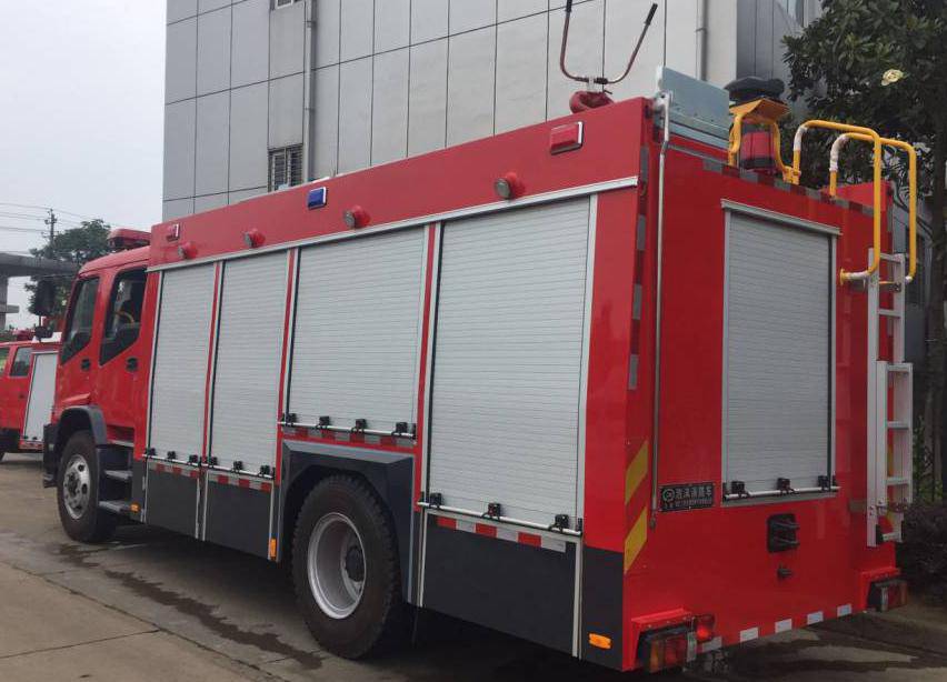 江南 五十铃6吨水罐消防车,整车采用国内进的生产工艺与技术