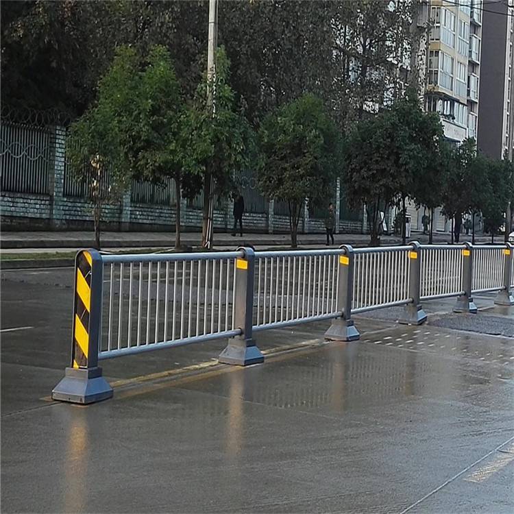 道路工程隔离栏市政道路中间护栏可定制加工