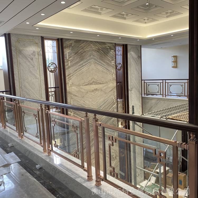 贵阳铝雕花楼梯室内24K金铝雕花楼梯设计与细节